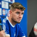 Nick Kuipers, bintang Persib Bandung, siap memimpin timnya untuk membalas kekalahan musim lalu dari Persikabo 1973. Saksikan pertandingan seru BRI Liga 1 pekan ke-12!