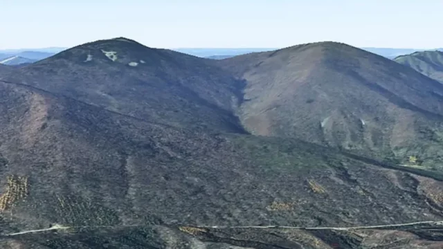 Ilmuwan Tiongkok menemukan krater dampak meteor pertama di puncak gunung Baijifeng, memberikan bukti unik tentang tabrakan benda langit di masa lalu.