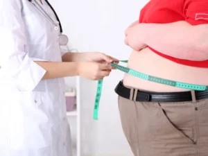 Penelitian terbaru menunjukkan bahwa persentase lemak tubuh lebih dapat diandalkan daripada indeks BMI dalam menilai risiko kesehatan seseorang. Temuan ini menggugah dunia medis untuk merevisi standar kesehatan.