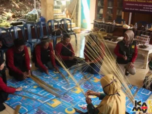 Pusdi CSR Unpad dan PT Gag Nikel berkolaborasi dalam pelatihan kewirausahaan untuk perajin minyak kelapa dari Papua Barat Daya. Pelatihan ini bertujuan meningkatkan wawasan dan keterampilan mereka dalam bisnis.