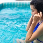 Cara Efektif Mengeluarkan Air yang Tersangkut di Telinga Anda