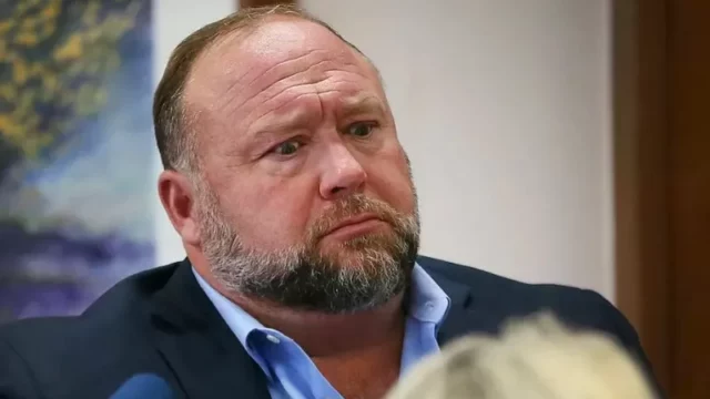 Cekricek.id - Akun X Alex Jones Dipulihkan Elon Musk Setelah 5 Tahun Banned