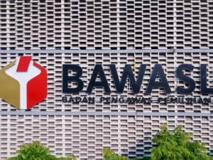 Cekricek.id - Bagaimana Hukumnya Melepas Atribut Kampanye yang Ditempel Tanpa Izin di Rumah?