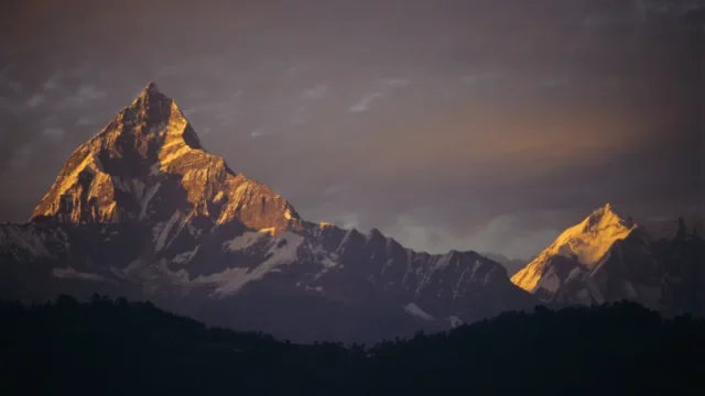 Cekricek.id - Gunung Machhapuchhre: Keunikan, Keindahannya dan Misteri Puncak yang Tidak Boleh Didaki