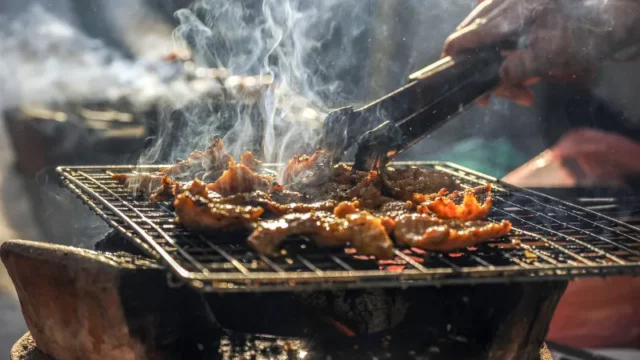 Cekricek.id - Tradisi Bakar-bakar Tahun Baru: Cara Merayakannya dengan Hidangan yang Menggugah Selera