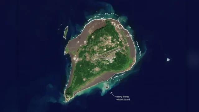 Cekricek.id - Sebuah Pulau Vulkanik di Jepang Bertambah Besar, Satelit Ungkap Fakta Menarik