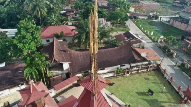 Berita Riau Hari Ini: Masjid Jami’ Air Tiris Rusak Disambar Petir