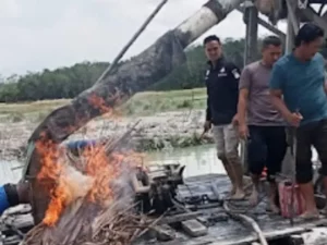 Berita Riau Hari Ini: Polisi Bakar 2 Rakit PETI di Kuansing, Tambang Emas Ilegal Terus Digebuk