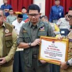 Berita Riau Hari Ini: BNPB sumbang 350 juta untuk mitigasi Banjir Riau. Bantuan ini diharapkan dapat membantu penanganan banjir di Riau.