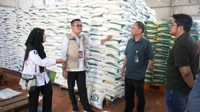 Berita Riau Hari Ini: Stok Beras Bulog Riau Kepri Mencukupi untuk 3 Bulan ke Depan