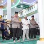 Cekricek, Berita Riau Hari Ini: Cerita Kapolda Riau Bangun Jam 3 Pagi OTW Masjid untuk "Jumat Curhat" Bersama Warga
