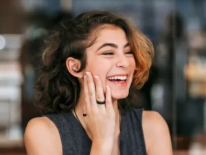 Cekricek.id - Keistimewaan Menjadi Wanita Cantik: Bagaimana Wanita Cantik Menguasai Dunia?