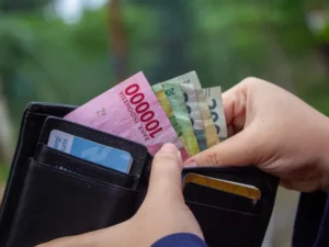 Dari Barter hingga Uang Kertas: Mengungkap Sejarah Kemunculan Uang