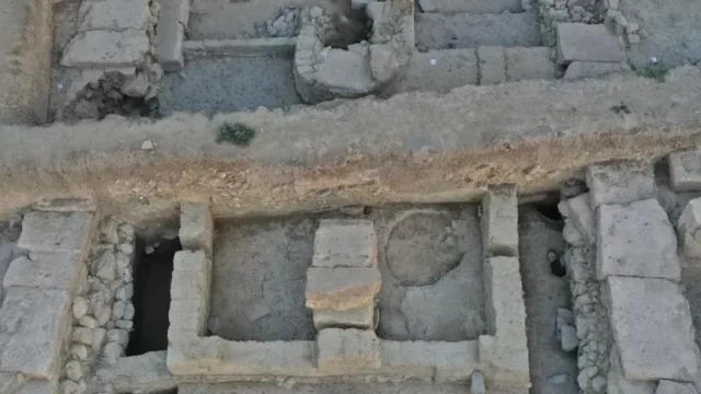 Misteri Kuil Berusia 2.700 Tahun dengan Altar Bertabur Permata di Yunani