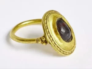 Cincin Emas Berusia 1.500 Tahun Ditemukan di Denmark, Ungkap Kerajaan Tak Dikenal