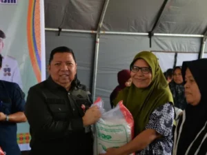 Berita Riau Hari Ini: Bantuan 10 Ton Beras Ringankan Beban Warga Terdampak Banjir di Tanjung Rhu Pekanbaru