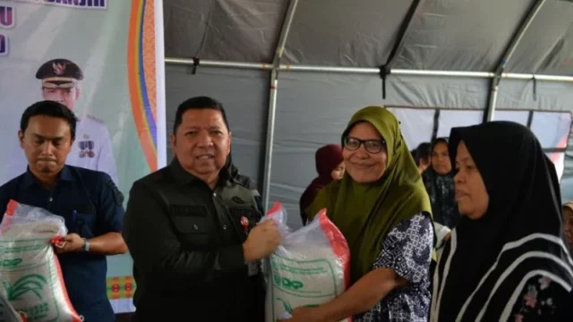 Berita Riau Hari Ini: Bantuan 10 Ton Beras Ringankan Beban Warga Terdampak Banjir di Tanjung Rhu Pekanbaru
