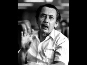 Mengenang Karya A.A. Navis, Penulis Terkemuka Indonesia di Usia 100 Tahun