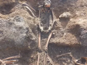 Misteri Kuburan Abad Pertengahan di Biara Kristen Irlandia Utara Terungkap