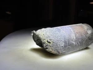 Benda Misterius Jatuh dari Langit, Hantam Rumah Warga Florida