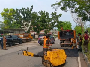 Berita Riau Hari Ini: Ribuan Lubang Jalan di Pekanbaru Ditutup Jelang Lebaran