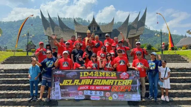 ID42NER Serahkan Bantuan Korban Galodo Ranah Minang dalam Jelajah Sumatera 2024