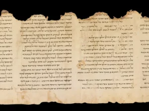 Misteri Gulungan Laut Mati: Naskah Kuno 2.000 Tahun dari Gua Qumran