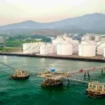 Fasilitas penyimpanan kimia dan gas serta dermaga milik Chandra Daya Investasi di kawasan industri