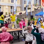 Warga Padang Panjang mengikuti kegiatan Car Free Day di area Pasar Pusat dengan antusias