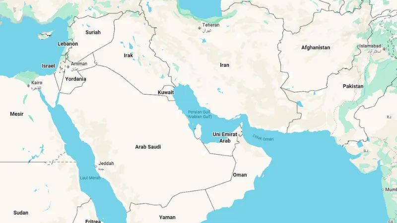 Peta Selat Hormuz dan lokasi pangkalan militer Amerika Serikat di Bahrain yang menjadi target seruan serangan balasan Iran