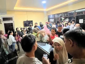 Ratusan Pencari Kerja Padang Jadi Korban Penipuan Lowongan di Basko City Mall