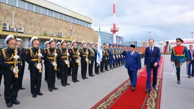 Presiden Prabowo Subianto disambut delegasi Rusia di Bandara Pulkovo St. Petersburg dalam kunjungan resmi