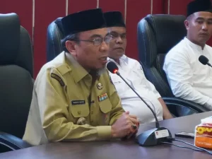 Wakil Wali Kota Padang Maigus Nasir memberikan sambutan dalam lokakarya pesantren di Balai Kota Aia Pacah
