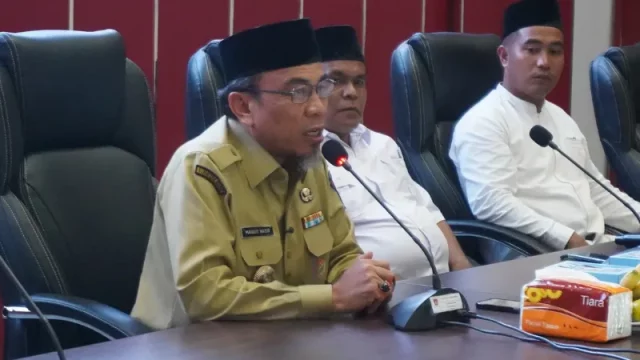 Wakil Wali Kota Padang Maigus Nasir memberikan sambutan dalam lokakarya pesantren di Balai Kota Aia Pacah
