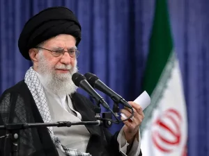 Ayatollah Khamenei Sebut Iran Tidak Akan Tunduk pada Tekanan AS