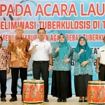 Peluncuran Program Eliminasi Tuberkulosis di Tempat Kerja yang diresmikan langsung oleh Wakil Bupati Agam, Muhammad Iqbal di PT AMP Plantation, Kecamatan Palembayan, Rabu (16/7/2025). (Foto: Ist)