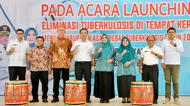 Peluncuran Program Eliminasi Tuberkulosis di Tempat Kerja yang diresmikan langsung oleh Wakil Bupati Agam, Muhammad Iqbal di PT AMP Plantation, Kecamatan Palembayan, Rabu (16/7/2025). (Foto: Ist)