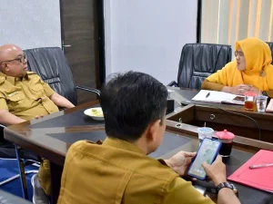 Pemerintah Kabupaten Agam menggelar rapat koordinasi pengendalian inflasi daerah di Ruang Rapat Bupati, Lubuk Basung, Senin (14/7/2025). (Foto: Ist)