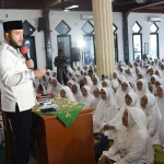Wali Kota Padang, Fadly Amran, saat menghadiri Pengajian Akbar Majelis Taklim Indonesia (MTI) Kecamatan Koto Tangah di Masjid Tarbiyatul ‘Ulum, Kelurahan Pasia Nan Tigo, Minggu (13/7). (Foto: Ist)