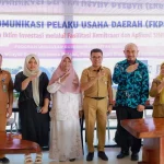 Kadis DPMPTSP Sumbar Adib Alfikri bersama Narasumber, Staf Ahli Bupati Pasaman, Kadis DPMPTSP Pasaman dan Pejabat Fungsional Penata Kelola Penaman Modal dan Perizinan DPMPTSP Sumbar