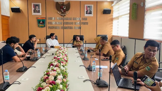 Pertemuan kemitraan strategis antara DPMPTSP Sumbar dan HIPMI Sumbar untuk meningkatkan investasi daerah di Kantor DPMPTSP Sumbar