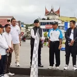 Semangat koperasi Bung Hatta kembali menggetarkan Bukittinggi dalam peringatan Hari Koperasi Nasional ke-78 yang berlangsung meriah di kawasan Jam Gadang, Minggu pagi, (13/7/2025). (Foto: Ist)