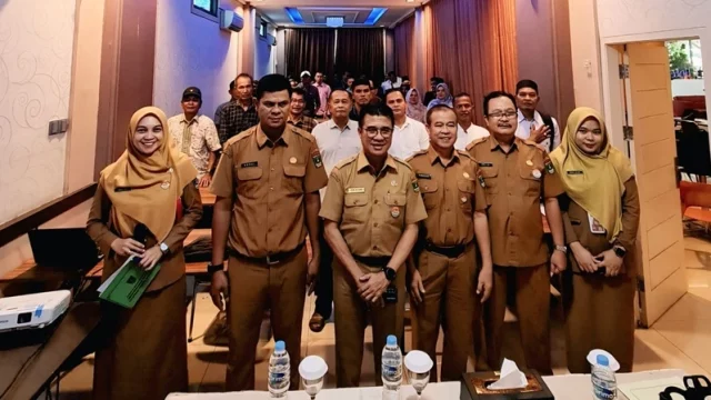 DPMPTSP Provinsi Sumbar menggelar kegiatan Sosialisasi dan Pelayanan Langsung Perizinan Berusaha Berbasis Risiko (OSS RBA) di Gizzella Hotel, Kabupaten Pessel, Senin (14/7/2025). (Foto: Ag*)
