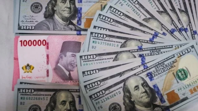 Dolar AS Menguat terhadap Rupiah dan Yen