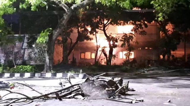 Gedung DPRD Solo Dibakar Massa Usai Tewasnya Pengemudi Ojol