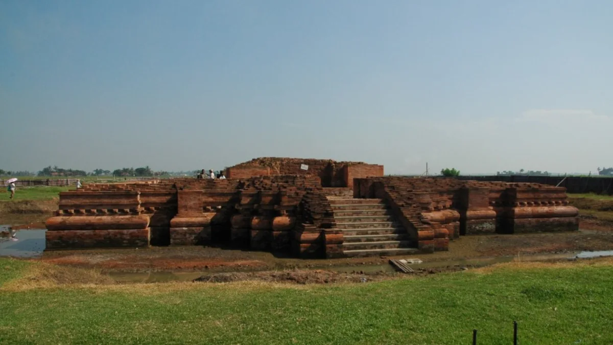 Struktur bata Candi Blandongan di Kawasan Percandian Batujaya, Karawang