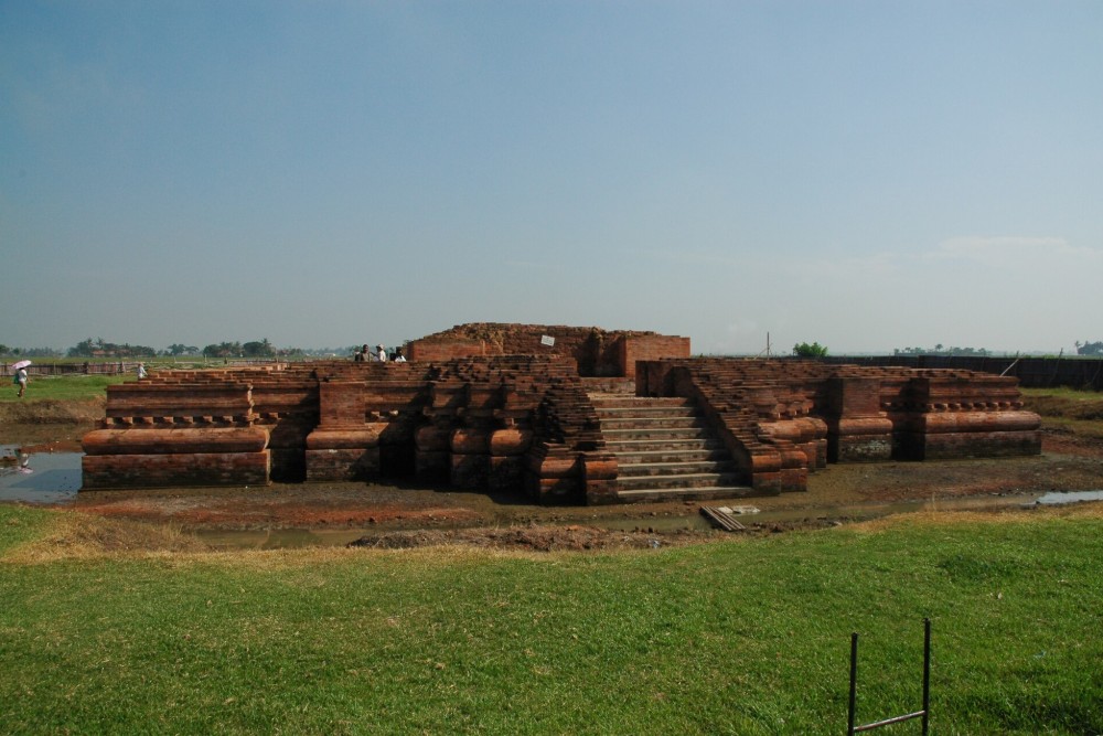Struktur bata Candi Blandongan di Kawasan Percandian Batujaya, Karawang