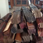 Tumpukan berkas naskah lontar Bali tersimpan di sebuah ruang koleksi