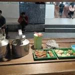 Sebuah gerobak dagangan di kawasan Malioboro Yogyakarta pada waktu senja