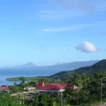 Pemandangan Kota Sofifi di pesisir Halmahera dengan laut dan pulau di kejauhan